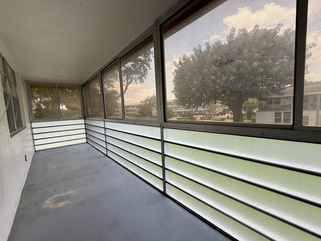 Building Photo - 118 Andover E