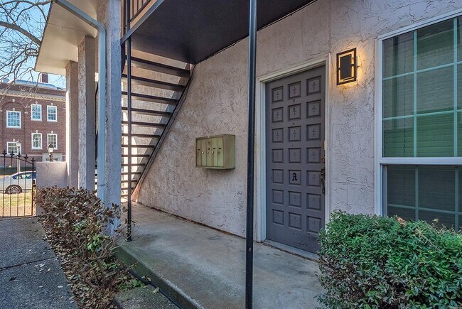 Building Photo - 3212 Daniel Ave