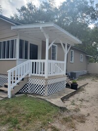 Building Photo - Spacious 2 Bed/2 Bath Home with HUGE Fence...