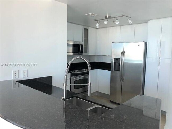 Building Photo - 7900 Harbor Island Dr