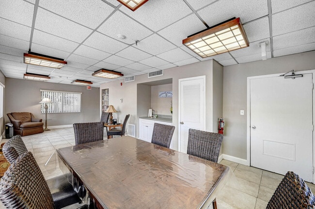 Building Photo - 995 N Hwy A1A