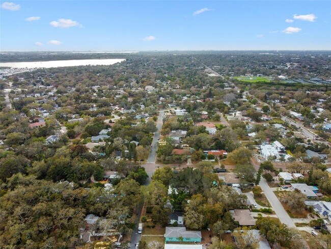 Building Photo - 145 24th Ave SE