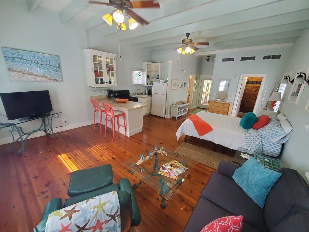 Building Photo - 226 NE 1st Ave