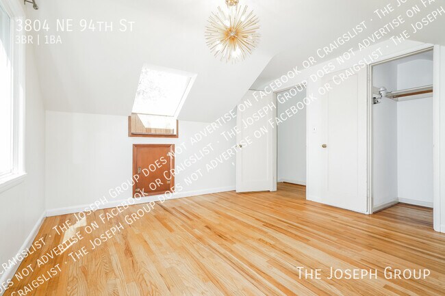 Building Photo - 3804 NE 94th St
