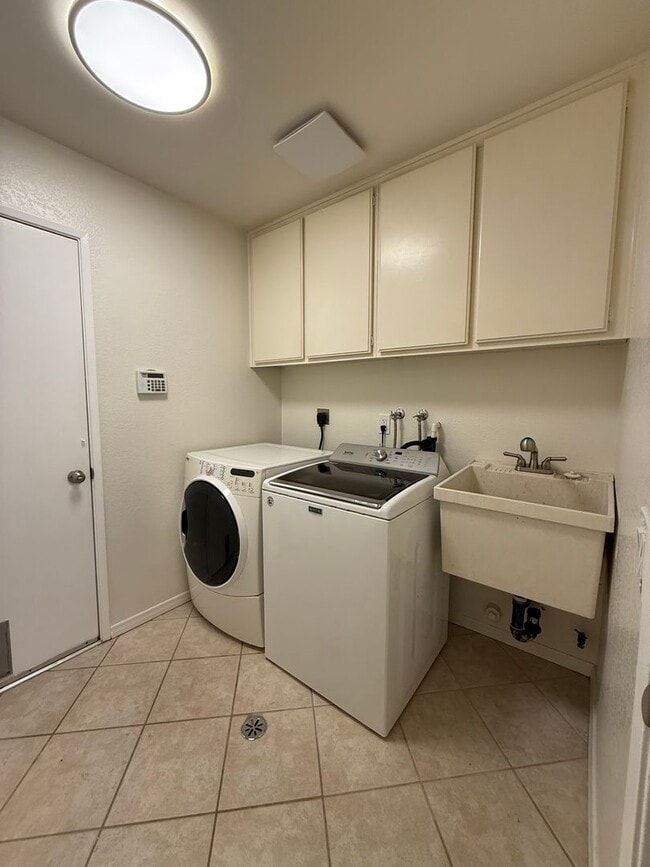 Building Photo - Poway Home with Pool/Spa