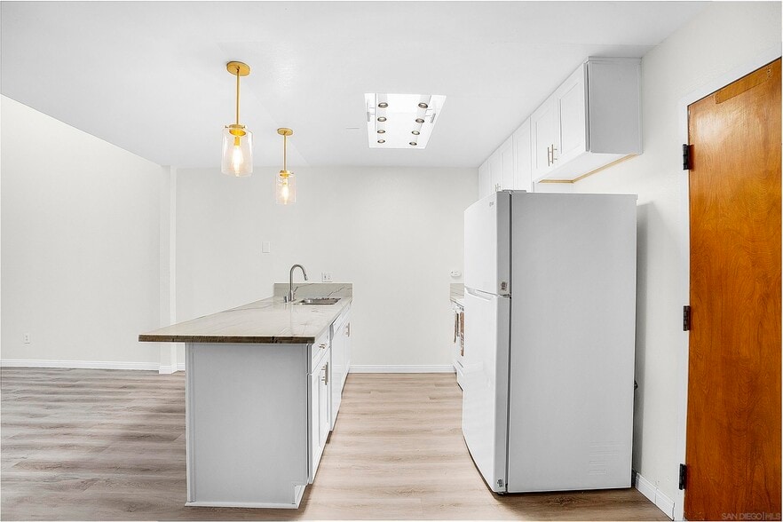 Building Photo - 8026 Linda Vista Rd