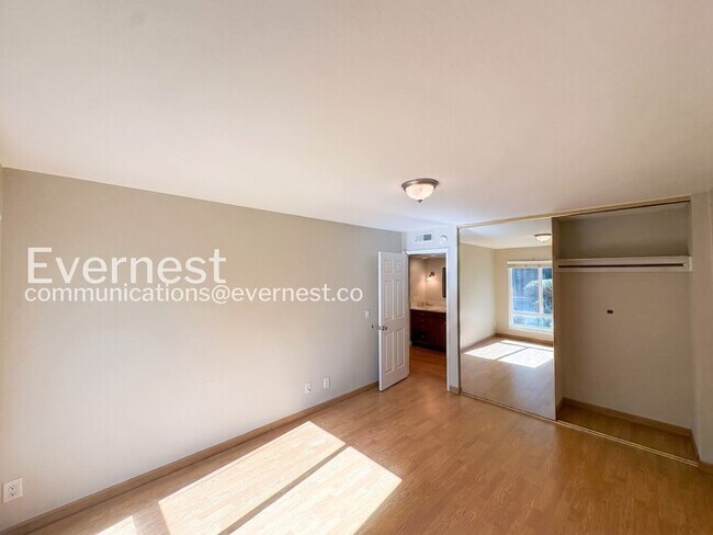 Building Photo - 320 N Civic Dr