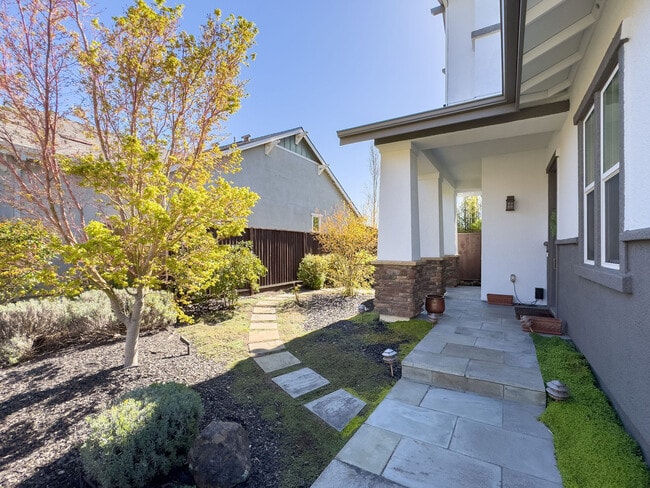 Building Photo - 1680 Southview Dr