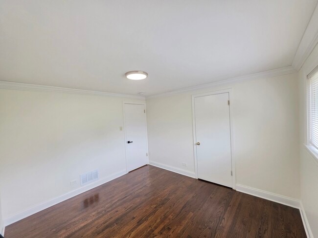 Building Photo - 9104 Oleander Ave