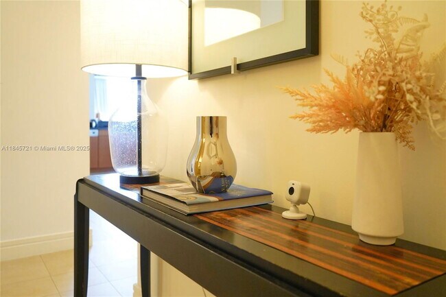 Building Photo - 1435 Brickell Ave