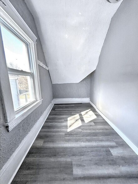 Building Photo - 2355 E 86th St