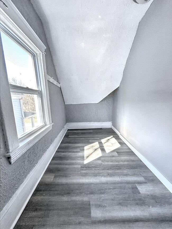 Building Photo - Adorable 3-Bedroom Home with Modern Conven...