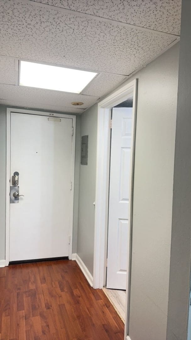 Building Photo - University Towers #414 - Walking distance to UT campus have your own place for $1190/month