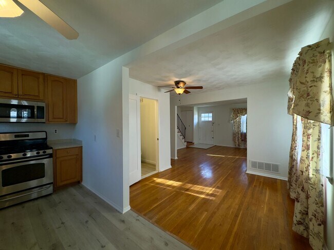 Building Photo - Charming 3 Bedroom/2 Bathroom Townhome in Rosedale, MD!