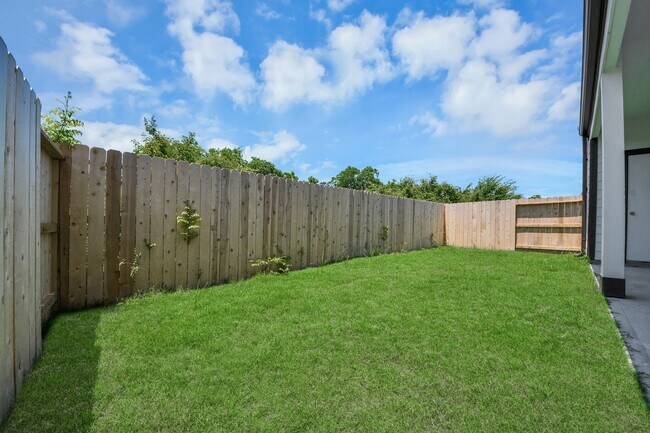 Building Photo - 2138 Olivos St