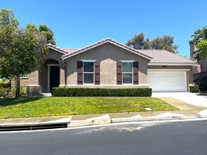 Building Photo - 3 bed, 2 bath located in Corona, CA!