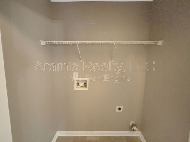 Building Photo - 445 Spring Head Ct
