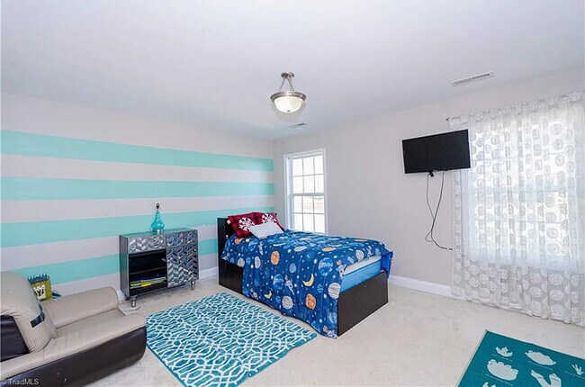 Building Photo - Lease to Own
