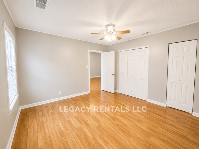Building Photo - 241 Evansdale Ave