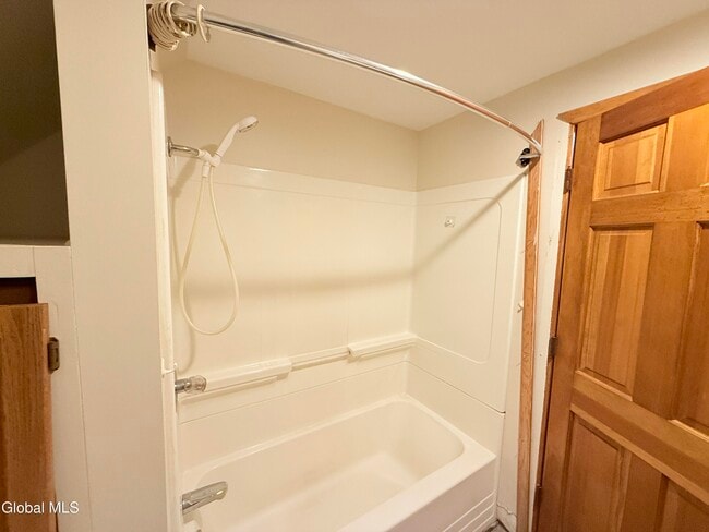 Building Photo - 304 S Main St