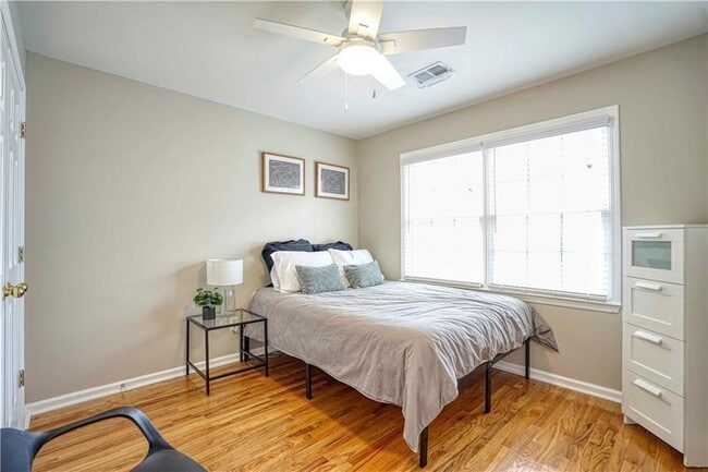 Building Photo - 83 Richmond St SE