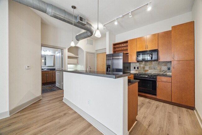 Building Photo - 1901 Post Oak Blvd