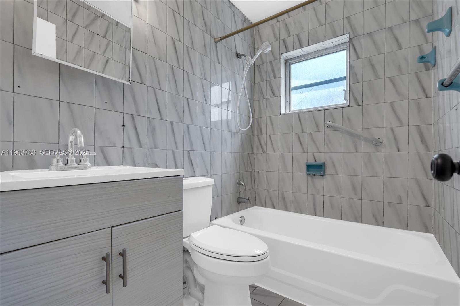 Building Photo - 1852 SW 22nd Ter