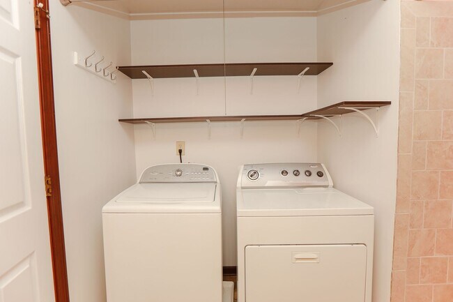 Building Photo - 200 Arabian Cir