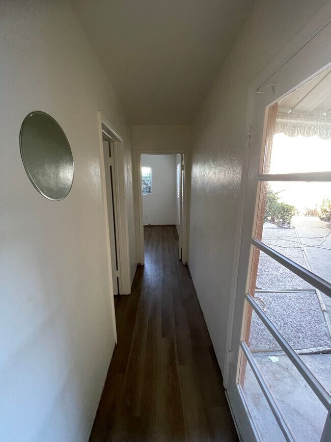 Building Photo - 328