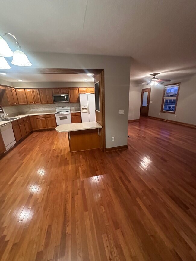 Building Photo - 1119 Kelly Rd