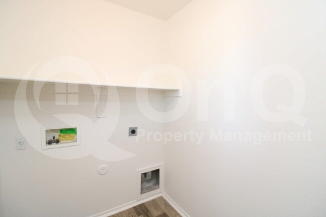 Building Photo - 9607 N 81st Dr