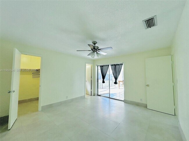 Building Photo - 6624 NW 2nd St