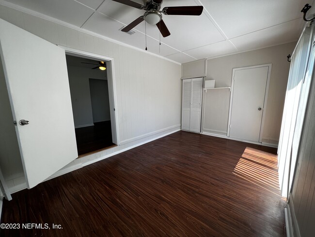 Building Photo - 451 Whiting Ln