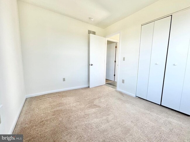 Building Photo - 245 Charring Cross Dr