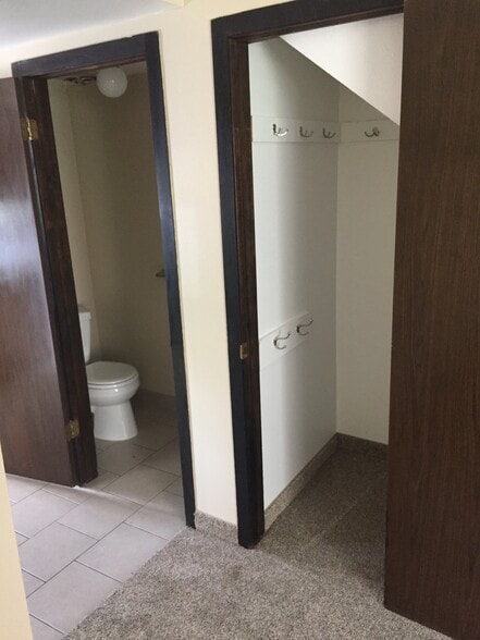 Building Photo - 564 S 200 W