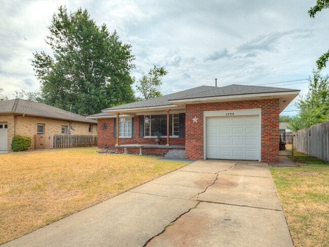 Building Photo - 1724 Churchill Way