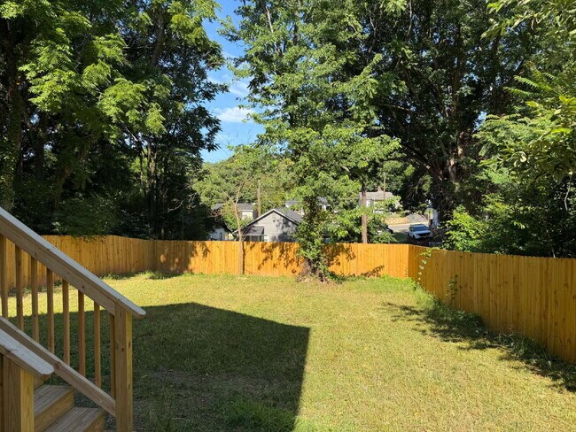 Building Photo - Pet-Friendly Charming 3-Bedroom, 2-Bath Home on Harrison Ave – Your Cozy Retreat Awaits!"