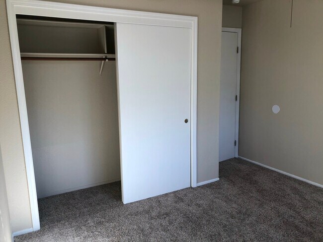 Building Photo - Cozy & Well-Maintained Home in a Peaceful ...