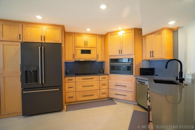 Building Photo - 9500 S Ocean Dr