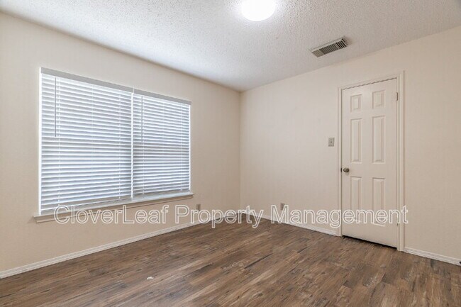 Building Photo - 1045 Stone Trail