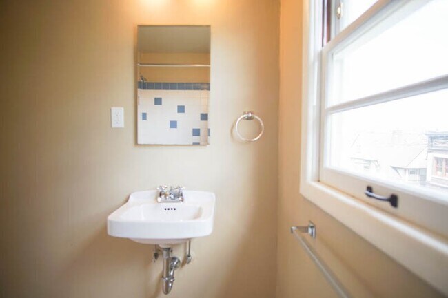 Building Photo - In the Heart of NW-Mid-Century 2Bdr Lives Like a Little House!