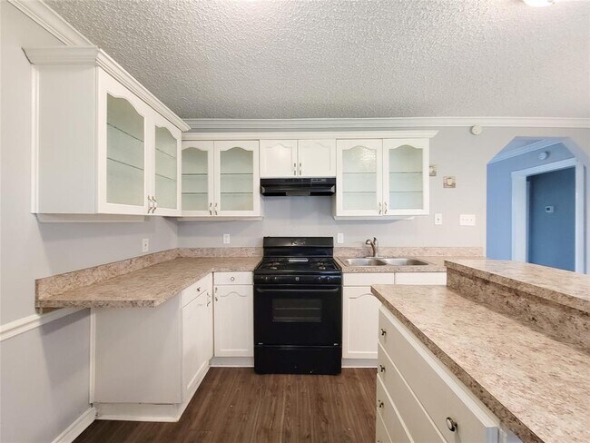 Building Photo - 2306 Downey Dr