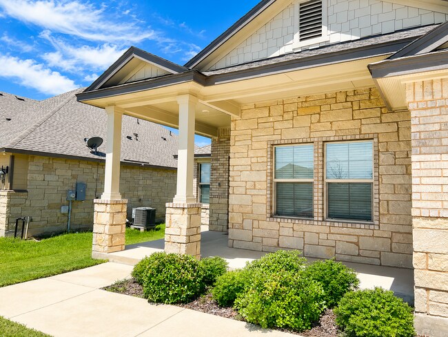 Building Photo - Available for Move-in June 10th!