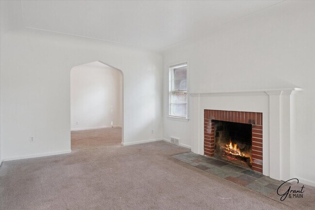 Building Photo - 3 bedroom - 1.5 bath - bungalow - $1195