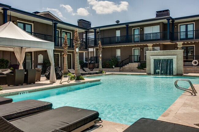 Building Photo - 5916 Sandhurst Ln