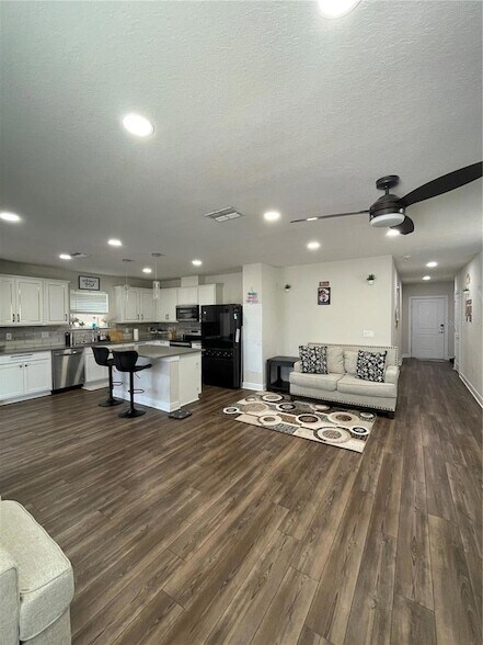 Building Photo - 30543 Thunderbird Dr