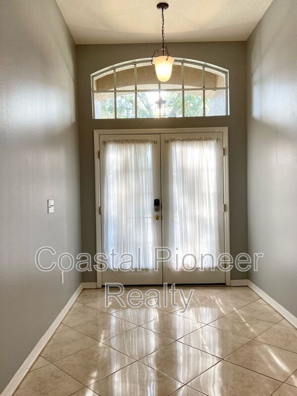 Building Photo - 10542 San Travaso Dr