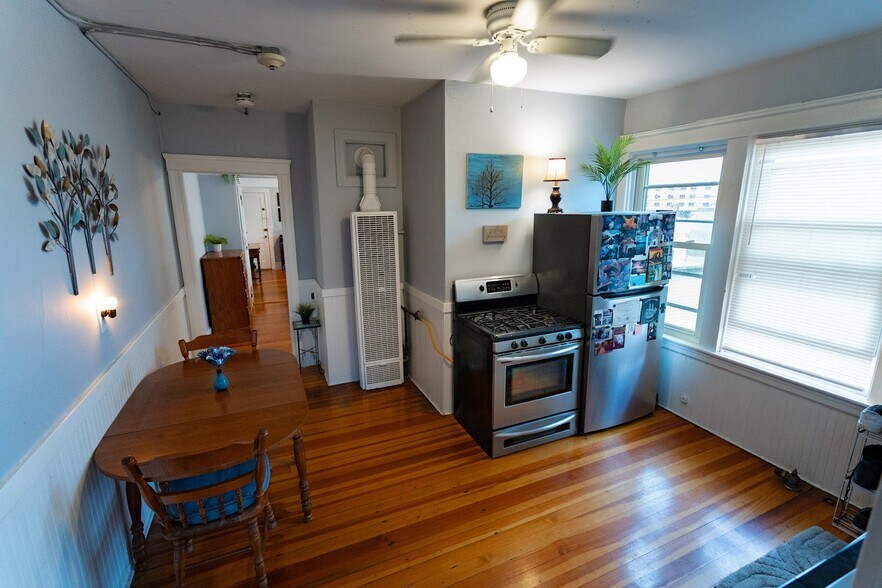 Primary Photo - 412 Taunton Ave