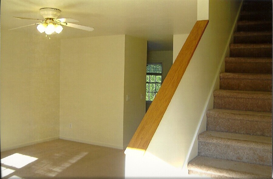 Building Photo - 959 13th St SE