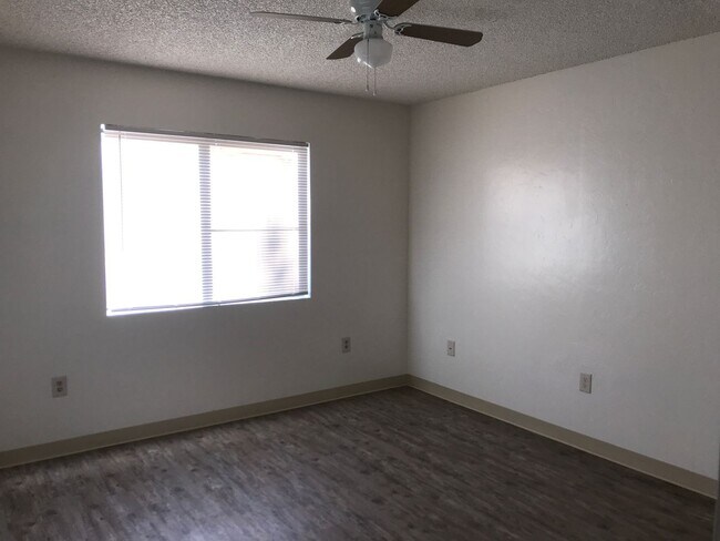 Building Photo - 625 Dameron Dr